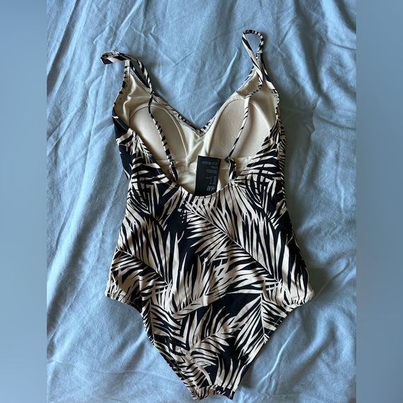 🌴 ONE PIECE 🌴 - Picture 2 of 4